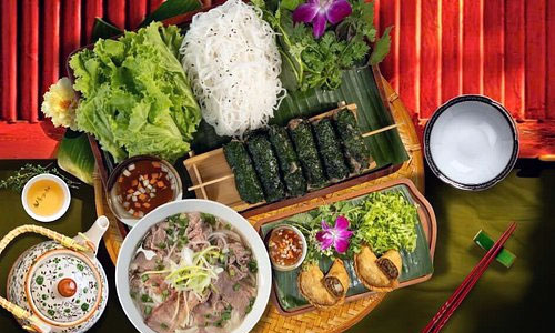 Pho Deluxe Plate